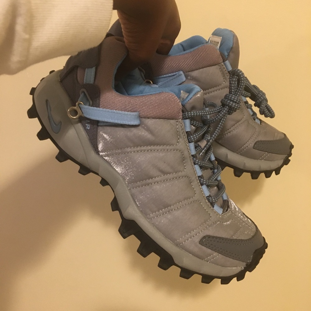 VINTAGE NIKE ACG HIKING SNEAKERS